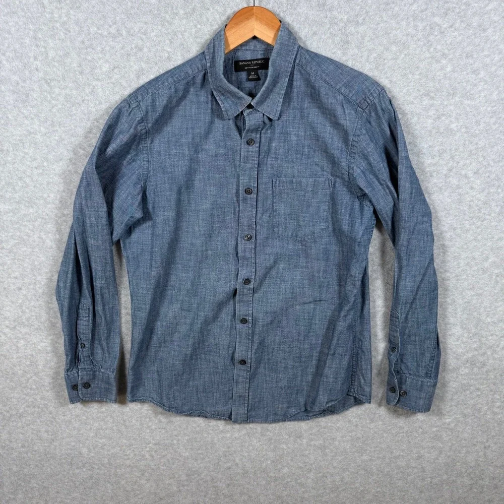 Banana Republic Mens Medium Soft Wash Slim Fit Blue Chambray Button Down Shirt